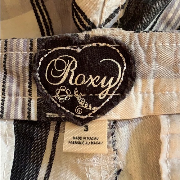 Roxy Plaid Shorts. Size 3 - Picture 7 of 8